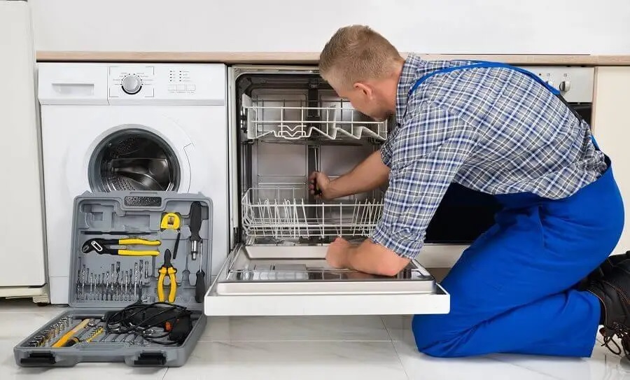 Kızılcahamam Beko servisi teknisyen ekibi beyaz eşya tamiri yaparken
